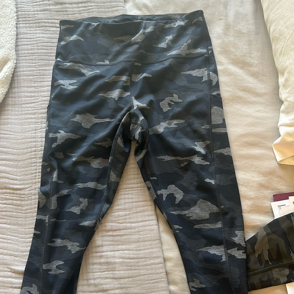 athleta ultimate camo 7/8 tight size 1x